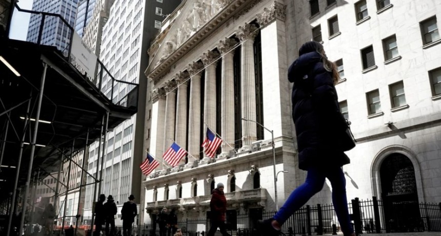 El Tesoro giró a un banco en Nueva York los fondos para pagar intereses de la deuda