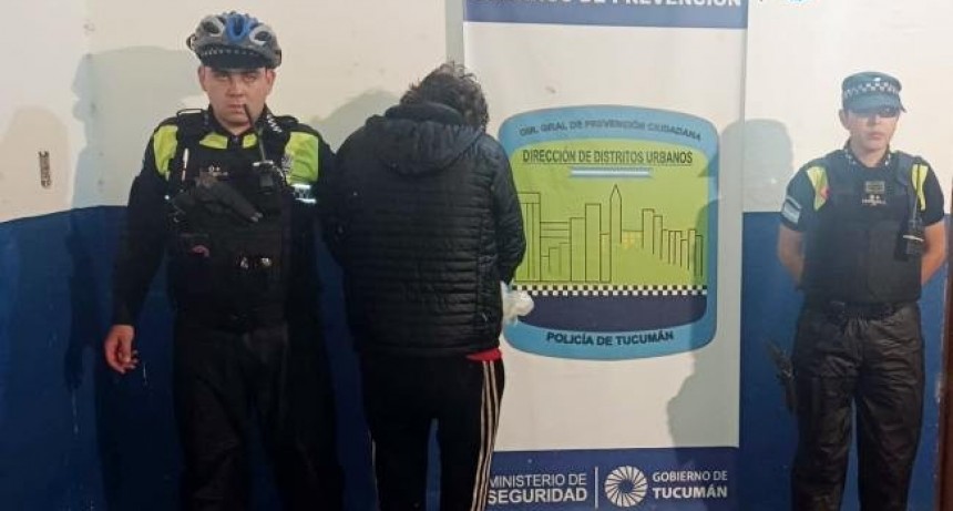 Sorprendieron a un delincuente cuando trataba de romper una vidriera