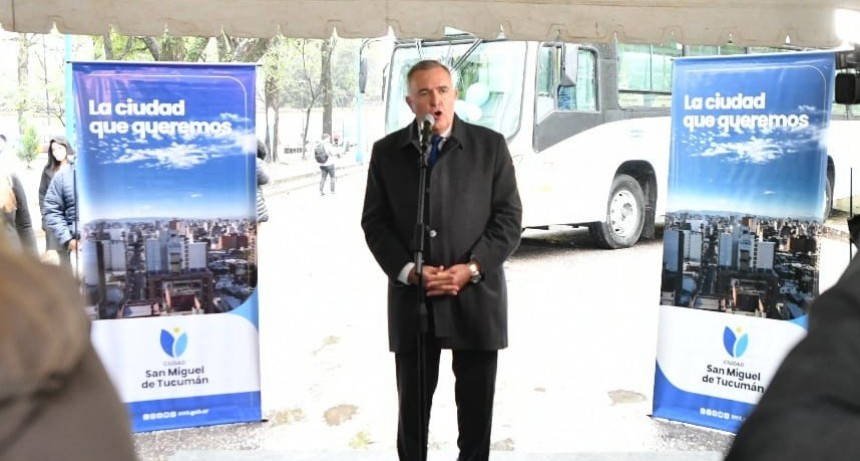 Jaldo acompañó la presentación de 16 nuevas unidades de la Línea 3