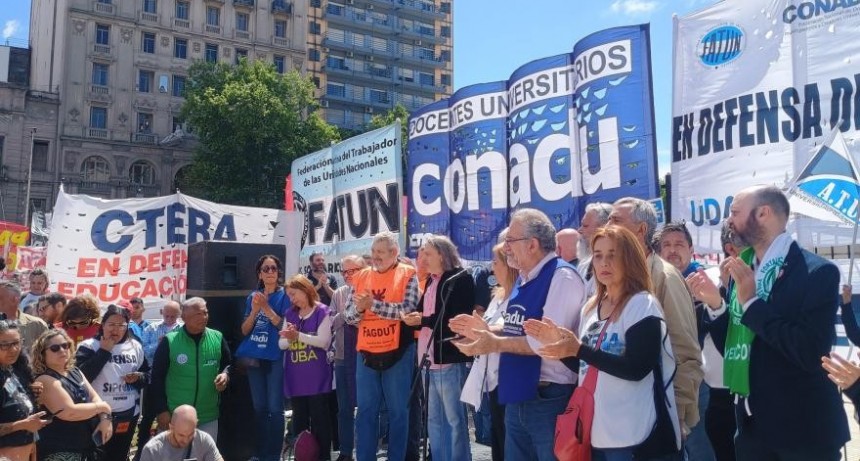 Docentes y no docentes universitarios convocaron a un paro nacional el 17 de octubre