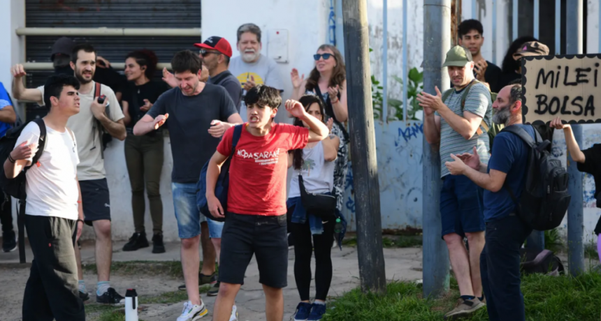 La Plata: durante la presentaci&oacute;n de Karina Milei agredieron a un libertario