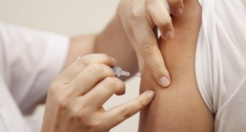 El Gobierno anunció la vacunación contra el dengue para jóvenes desde 25 a 34 años