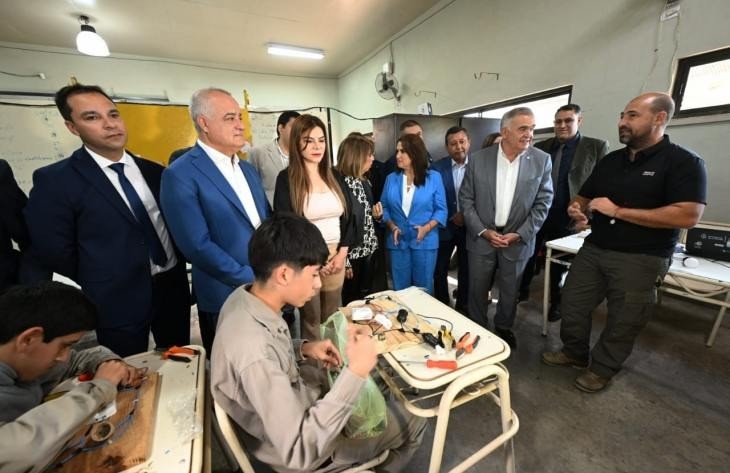 El Gobierno de la provincia entregó equipamiento en una escuela técnica