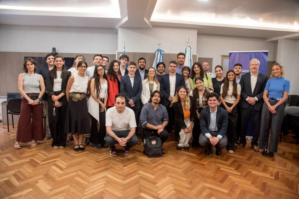 Becarios tucumanos visitan la Intendencia para conocer la gestión municipal basada en datos