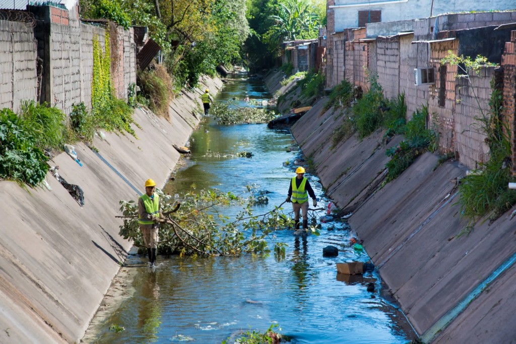 La Municipalidad de San Miguel de Tucumán ejecuta obras en 25 canales pluviales para prevenir inundaciones