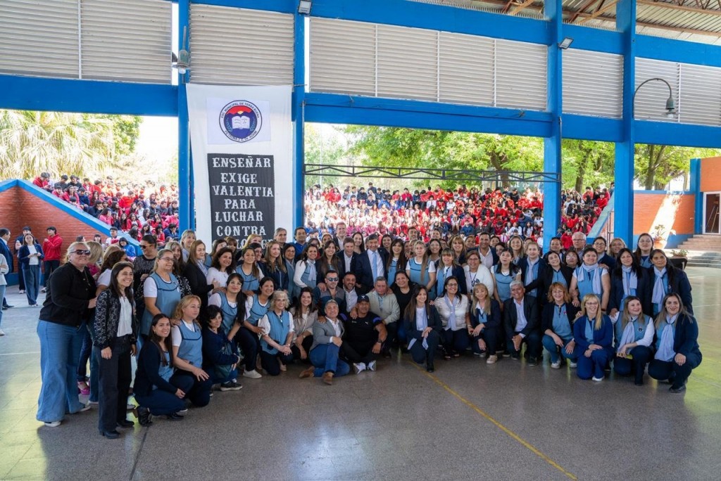 Acevedo selló en Yerba Buena la provincialización de los docentes municipales