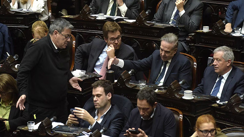 Diputados: la oposición busca el quórum para reformar los DNU y limitar los poderes del Ejecutivo