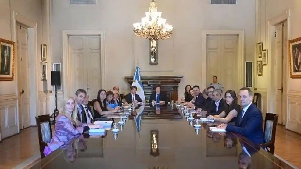 Milei encabezó una reunión de Gabinete acotado