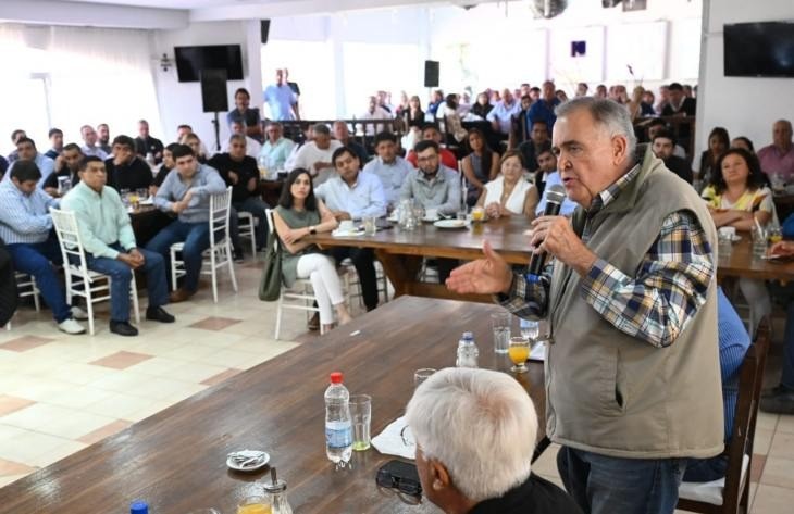 Jaldo se reúne con los 93 comisionados comunales en pleno feriado