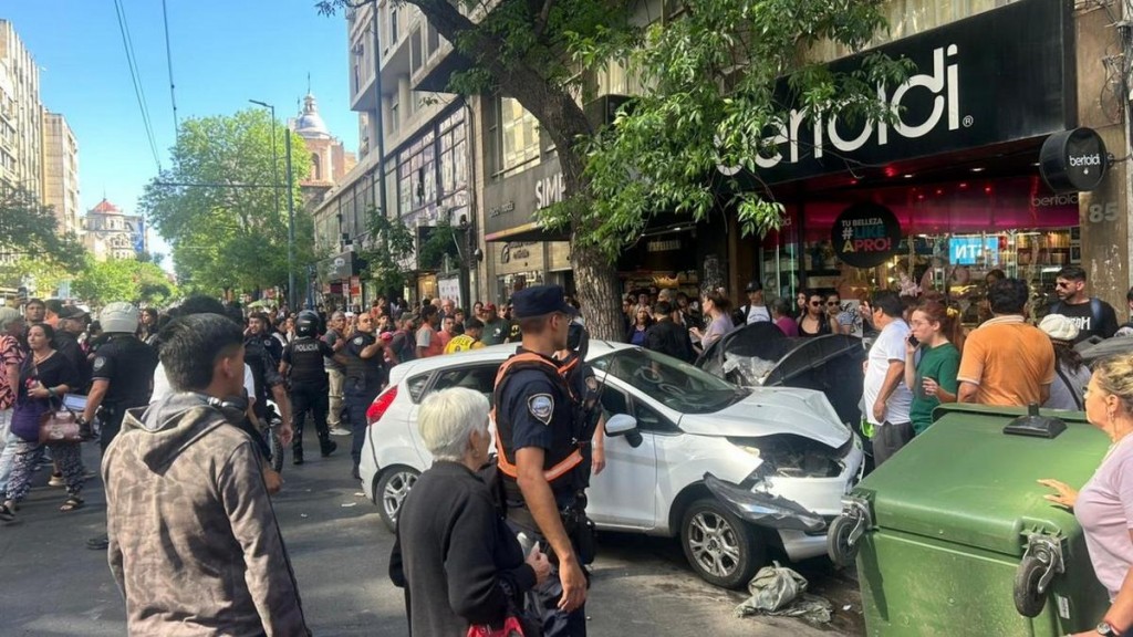 Siete heridos tras un violento atropello múltiple en el centro de Córdoba