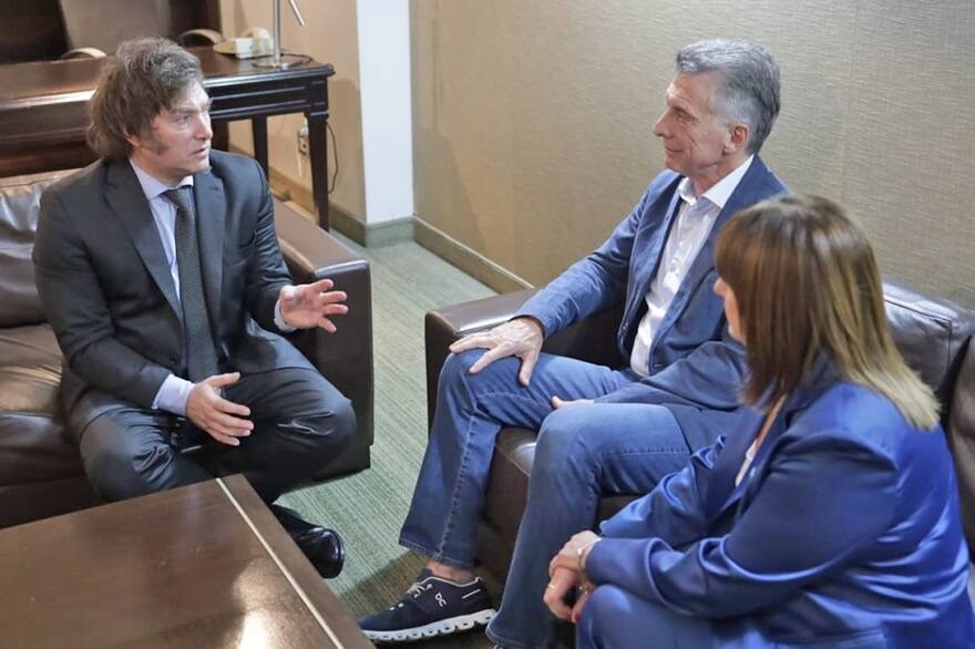 Milei abre la puerta a un gabinete de coalición, pero las tratativas esperan al resultado electoral