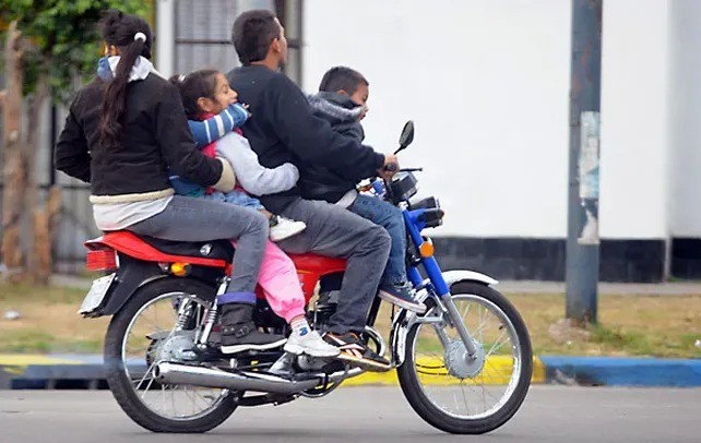 Tucumán: el 82% de los niños en moto no usa casco