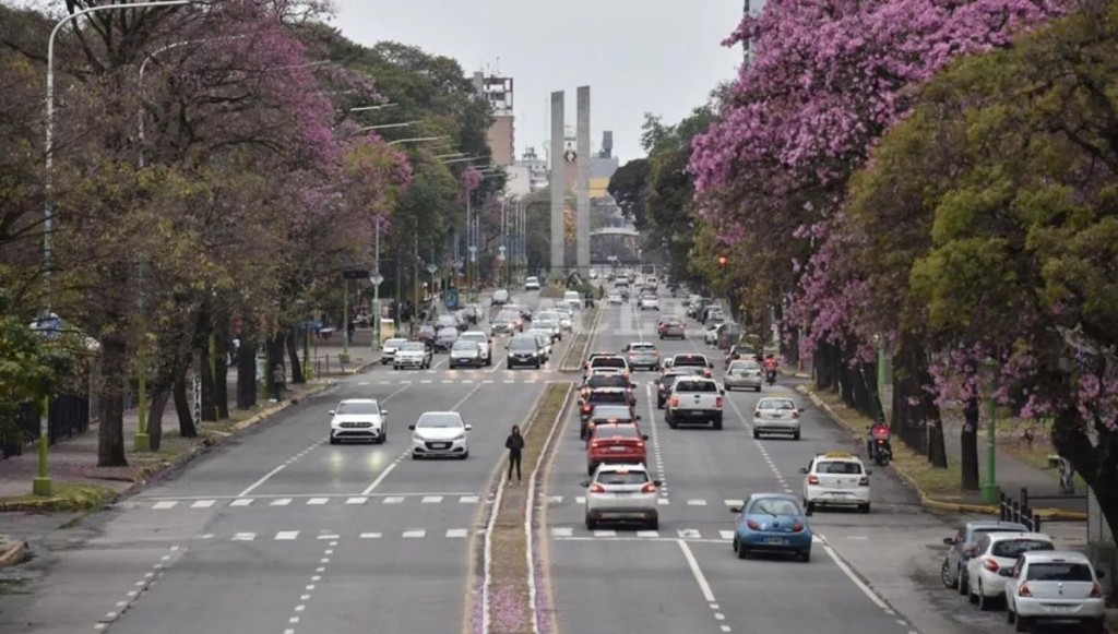 Calor y cielo despejado hoy, pero el tiempo cambiará con la llegada de un frente frío