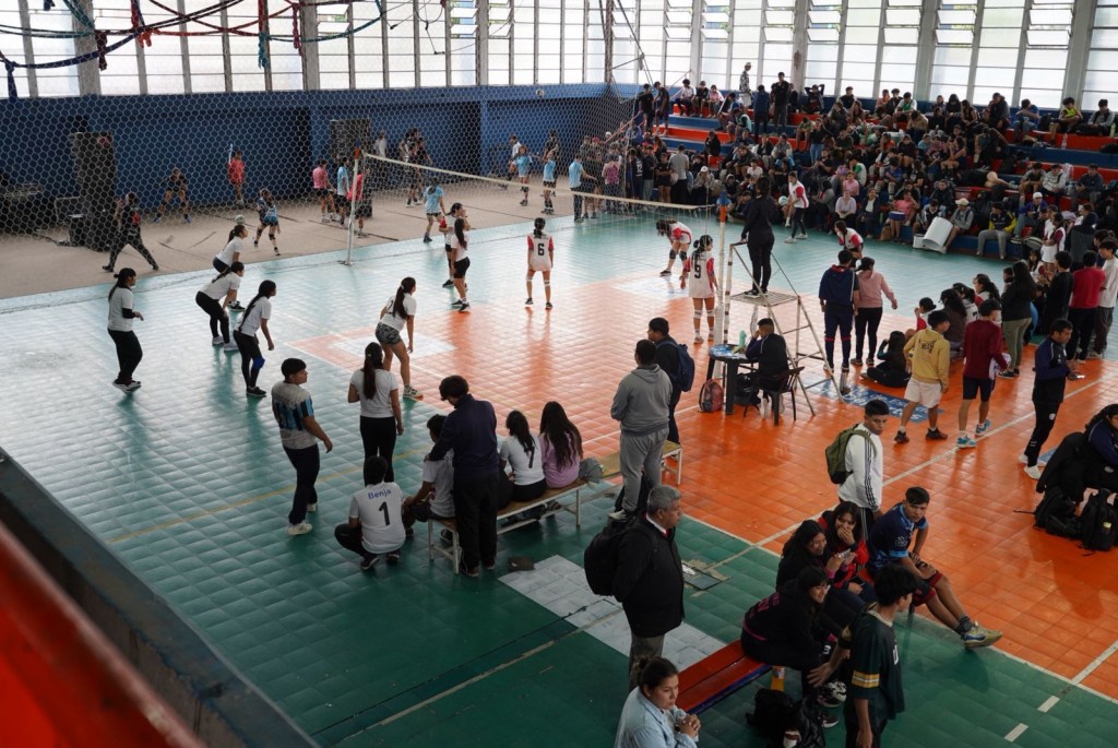 Con 52 equipos escolares, un torneo juvenil premió el deporte y la inclusión en Tucumán