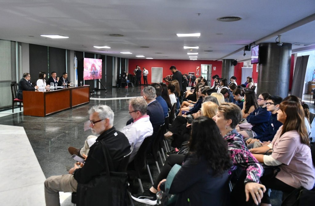 Cierra un programa histórico de prevención de cáncer de mama con la mirada puesta en los jóvenes
