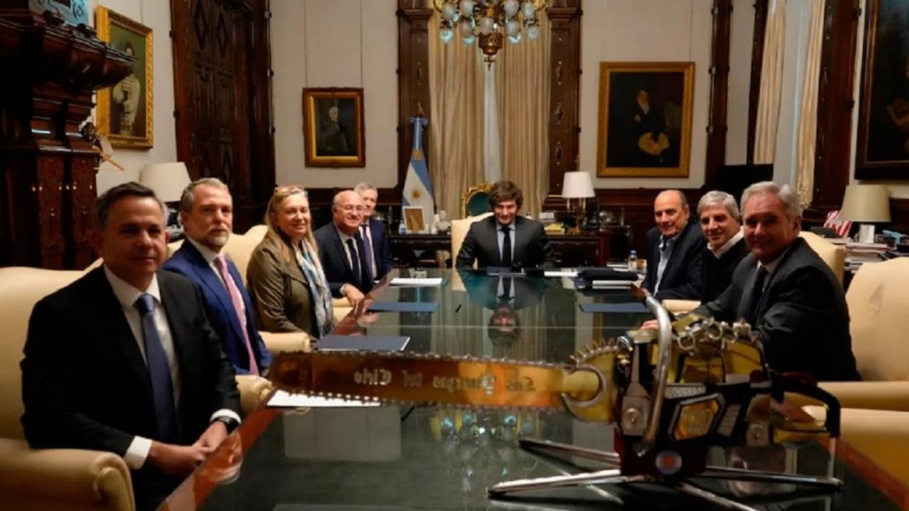 Cambio de equipo: Milei prepara un nuevo Gabinete que se definirá la próxima semana