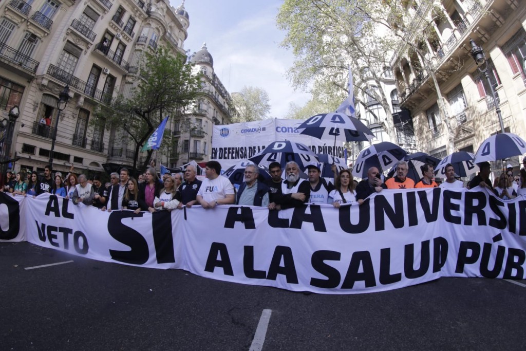 El Gobierno promulgó las leyes universitaria y pediátrica pero las suspendió por falta de financiamiento