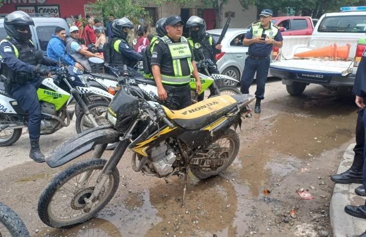 Persecución policial termina con adolescente detenido por robo de moto