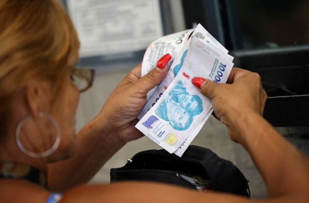El Gobierno oficializa un bono de $70.000 para jubilados en noviembre: cómo se aplica a las prestaciones mínimas