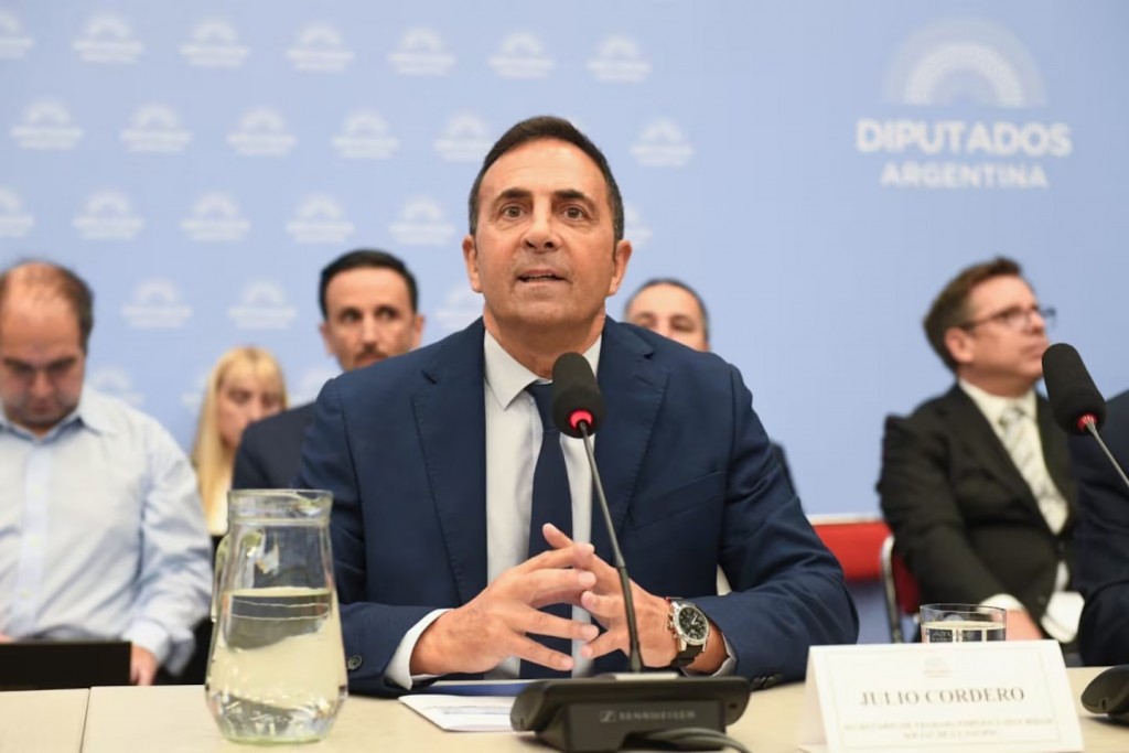 El Gobierno acelera su reforma laboral con foco en convenios por empresa y productividad