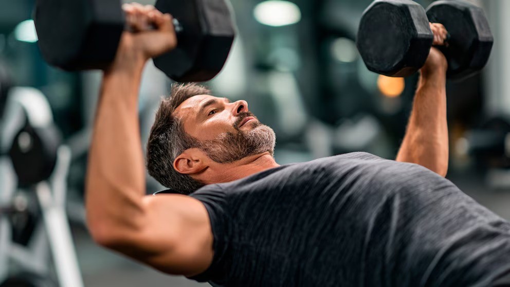 Entre el exceso y la insuficiencia: encuentra la frecuencia ideal de entrenamiento de fuerza