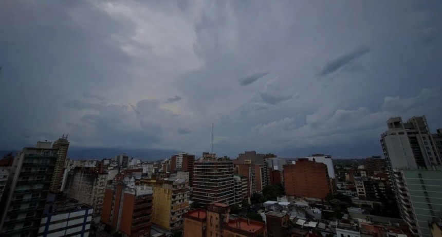 Cielos cargados y un pronóstico inestable marcan el primer día del mes