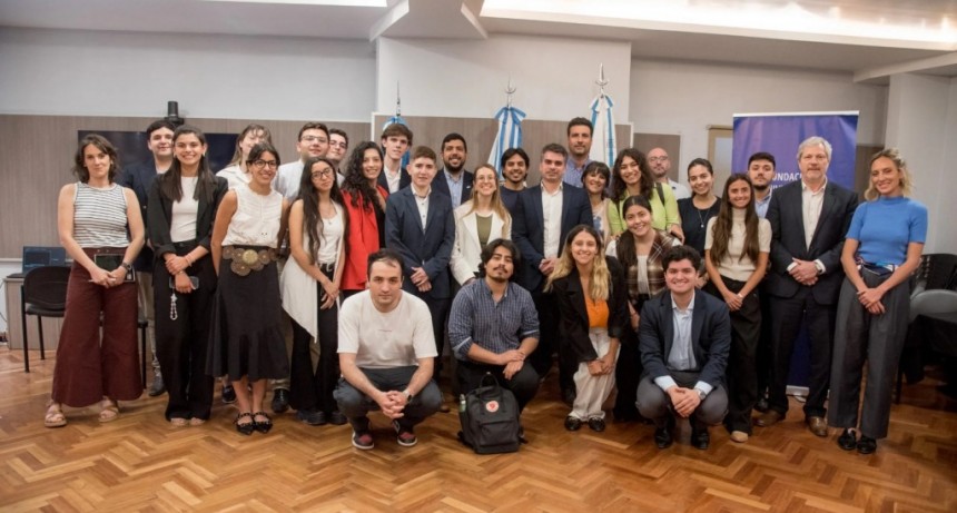 Becarios tucumanos visitan la Intendencia para conocer la gestión municipal basada en datos