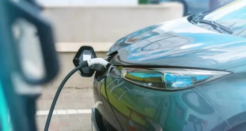 El Gobierno abre la importación de 50.000 autos ecológicos para 2026 sin pagar aranceles