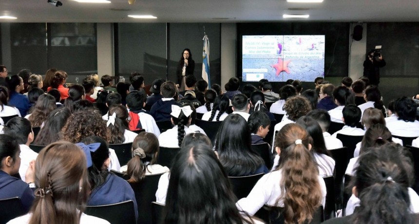 La Legislatura abre sus puertas a la ciencia para despertar vocaciones en la juventud