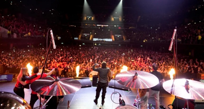 Milei combina rock y proselitismo en el Movistar Arena a tres semanas de las legislativas