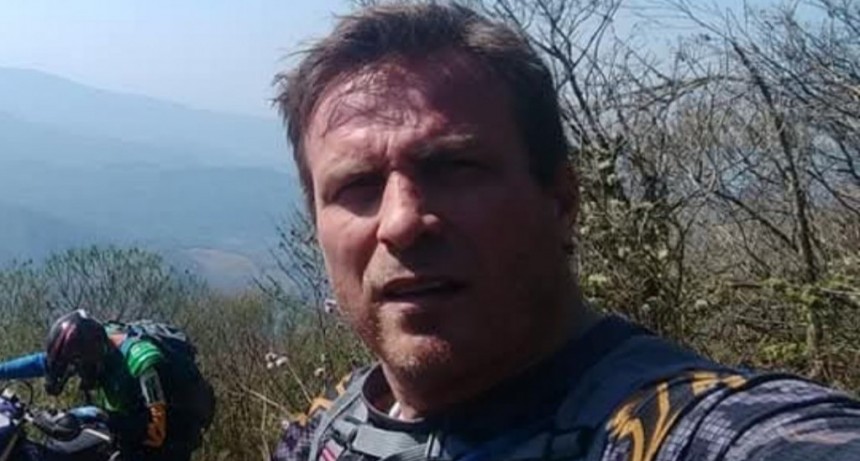 Tragedia en el garage: un ingeniero docente perece al cederle su vehículo encima