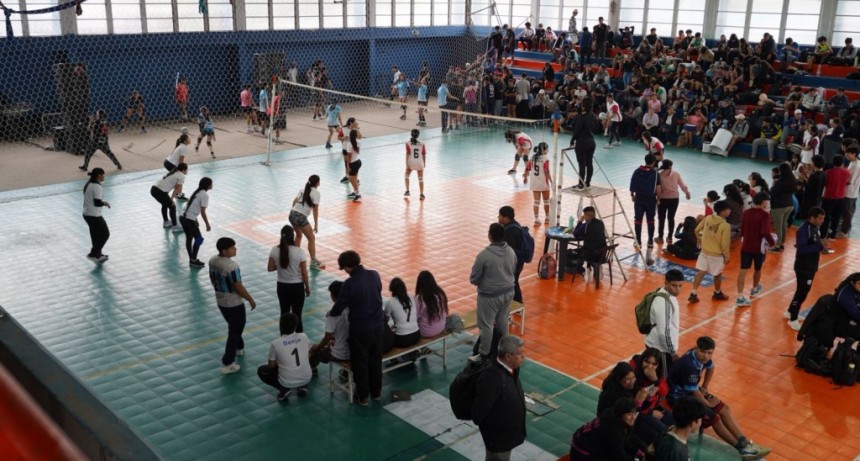 Con 52 equipos escolares, un torneo juvenil premió el deporte y la inclusión en Tucumán