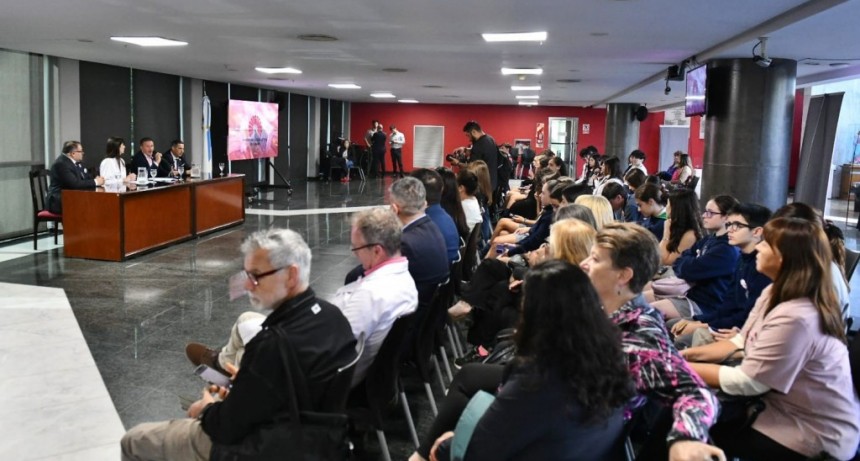 Cierra un programa histórico de prevención de cáncer de mama con la mirada puesta en los jóvenes