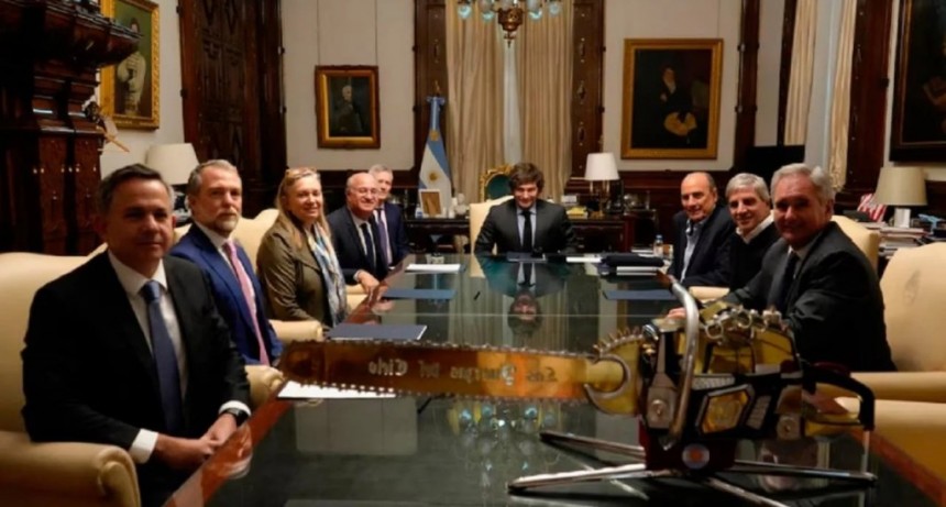 Cambio de equipo: Milei prepara un nuevo Gabinete que se definirá la próxima semana