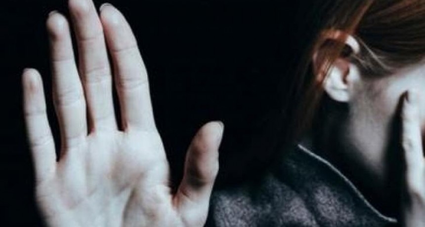 Policía desactiva situación de riesgo en Río Colorado tras negociar con mujer atrincherada con un arma