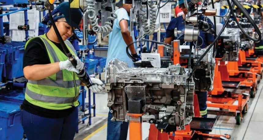 La actividad económica avanza 4,1% interanual pero muestra contracción mensual