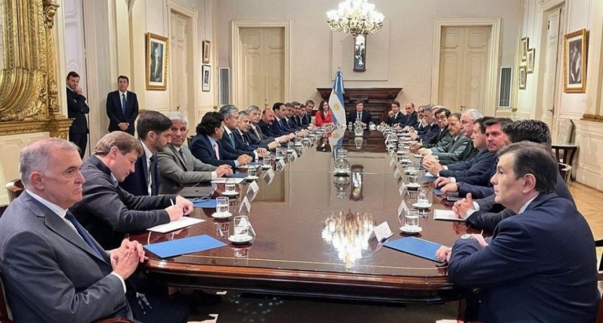 Milei busca el apoyo de los gobernadores para las reformas estructurales tras el respaldo en las urnas