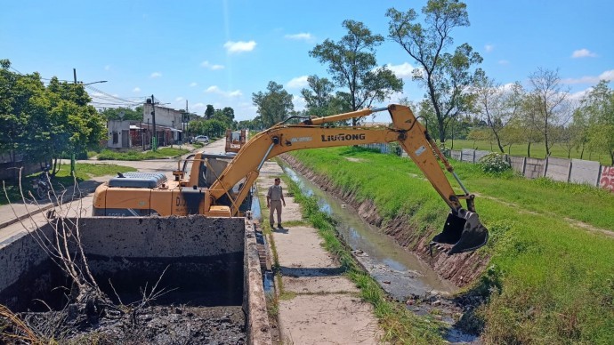 La Municipalidad restablece un canal de desagüe en la zona sur de la capital