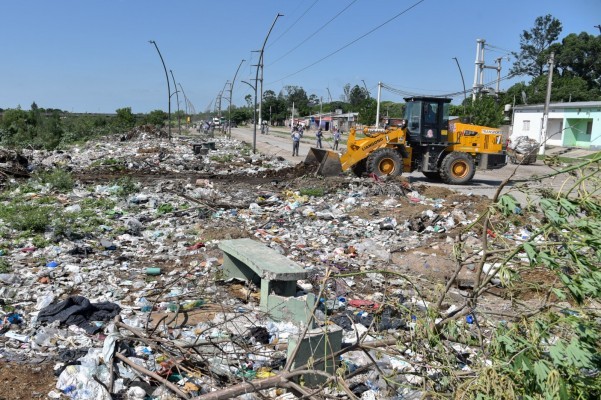 Retiran 100 toneladas de residuos de la Costanera Norte