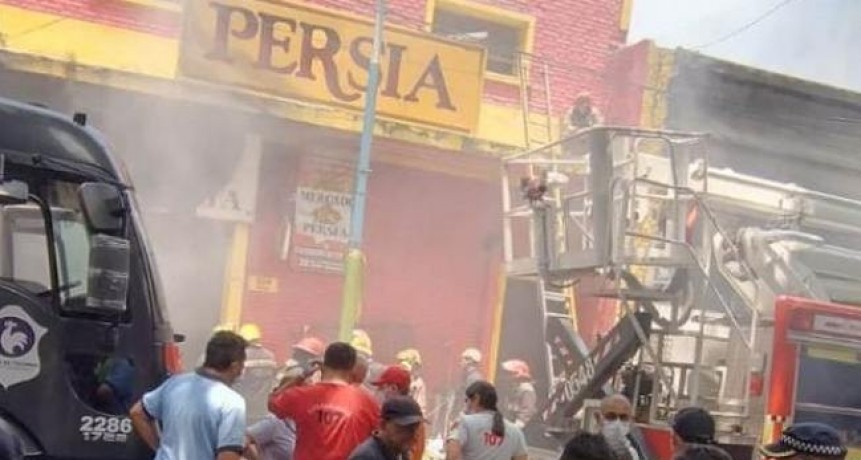 La Policía realizó las pericias en el Mercado Persia tras el siniestro