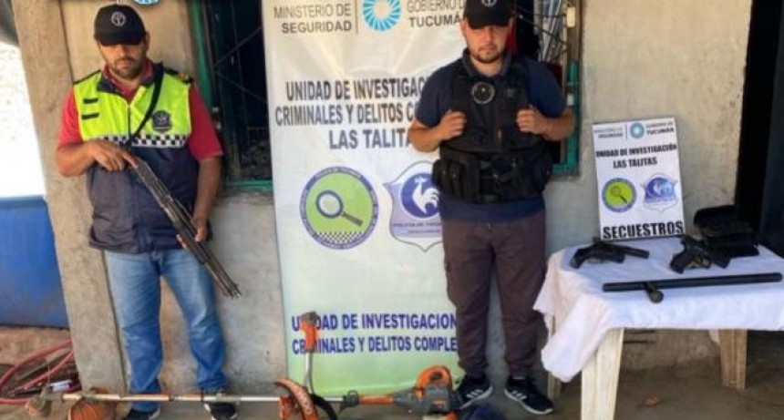 Incautan uniformes similares a los de la Policía y aprehenden a un hombre