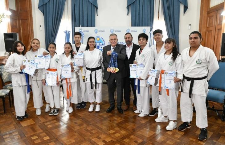 Jaldo recibió a los jóvenes karatecas que ganaron medallas en el Mundial