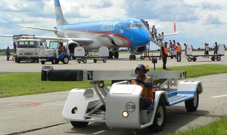 Las fuerzas de seguridad podrán brindar servicios aeroportuarios y de rampa