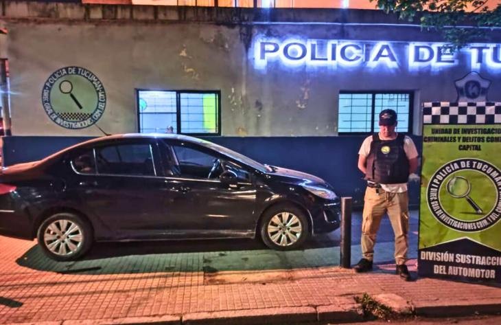 Demoran a un hombre que conducía un auto con patente falsa y pedido de secuestro