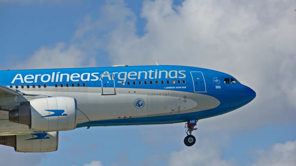 Aerolíneas Argentinas cerró el conflicto con los gremios aeronáuticos