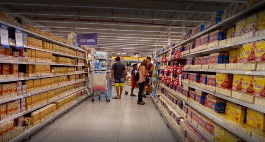 Caputo derogó 43 normas de control de precios, abastecimiento y trámites