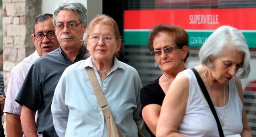 El Gobierno dio a conocer el aumento de jubilados y pensionados para diciembre: cuánto cobrará la mínima