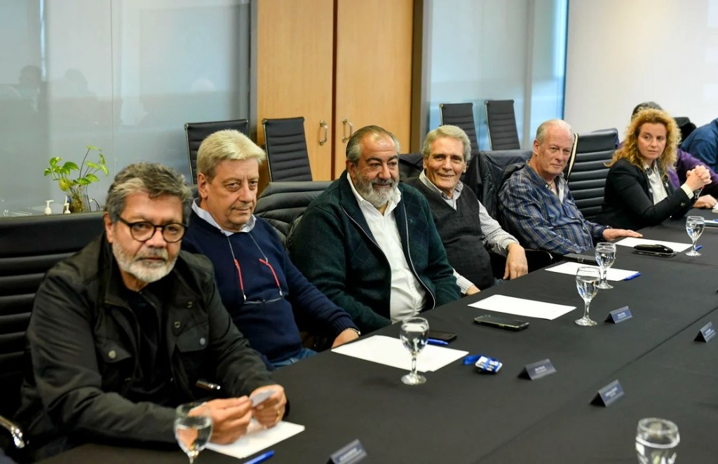 Con la reforma laboral en el horizonte, la CGT busca unificar su conducción