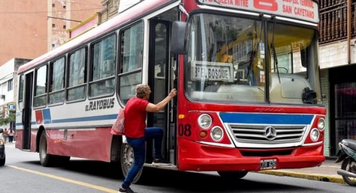 Tucumán amanece sin colectivos: medida gremial afecta a 13 líneas por conflictos laborales