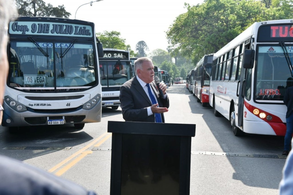 Gobierno tucumano libera subsidio de $4.900 millones al transporte en medio de un paro que paraliza la capital